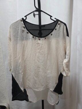 Short sleeve black and off white star blouse top